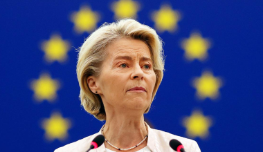 Фон дер Ляйен грозит вотум недоверия в Европарламенте