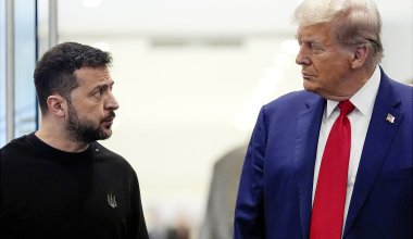 Зеленский и Трамп обсудят приостановку поставок оружия Украине