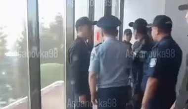 Мужчина совершил поджог в Доме министерств в Астане