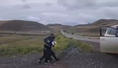 Оскорблял казашек: силовики Кыргызстана показали кадры жёсткого задержания