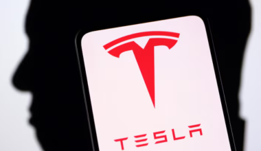 Tesla ответит в суде за смерть женщины в ДТП с автопилотом