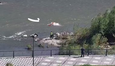 Мать с ребенком унесло течением на реке Ульба
