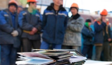 Почти 15 тысяч иностранцев работает в Казахстане