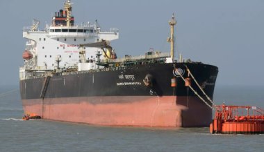 Танкеры с российской нефтью простаивают у берегов Индии: нефтепереработчики ждут указаний