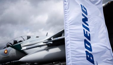 Работники Boeing на заводах по производству истребителей начали забастовку
