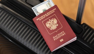 Российские IT и торговые компании массово уходят из Казахстана: названы причины