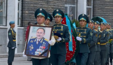 Последний путь космонавта: как в Алматы прощались с Талгатом Мусабаевым