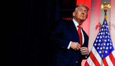 Трамп объявил о вступлении в силу новых пошлин для ЕС