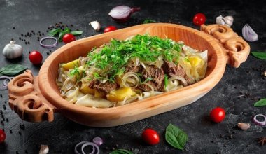 "Не просто еда, а часть культуры": туристов призвали уважать бешбармак