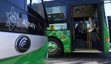 Водитель автобуса набросился на пассажира в Алматы