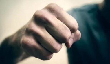 "Отсидевший" мужчина напугал посетителей больницы в Шымкенте