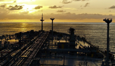 Индия продолжает покупать нефть у России, несмотря на пошлины Трампа