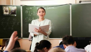 Токаев сделал заявление о зарплатах учителей в Казахстане