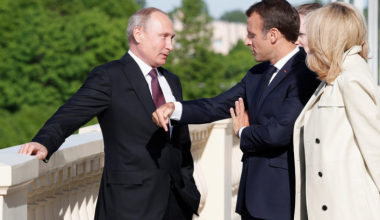Встреча Путина и Зеленского должна пройти в “нейтральной стране” - Макрон