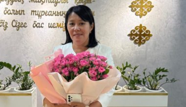 Школьная уборщица из Актобе получила высокую награду