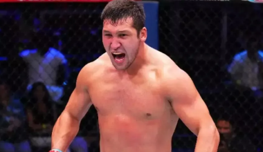 Казахстанский боец проиграл второй подряд бой в UFC