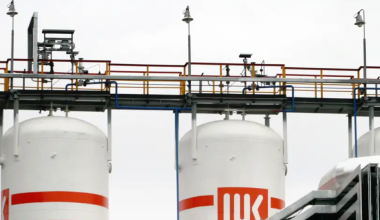 Reuters: нефтепереработка в РФ откатилась к 12-летнему минимуму