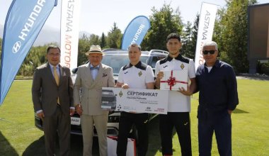 Олигарх Нурлан Смагулов подарил авто тренеру «Кайрата»