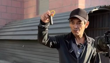 Легенде казахстанского бокса Болату Жумадилову подарили новый автомобиль