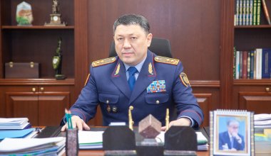 Не кричите, пожалуйста – министр Саденов отказался отвечать на вопрос журналистки