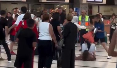 Казахстанцы устроили массовую драку в аэропорту Анталии