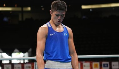 Геннадий Головкин наградил Торехана Сабырхана за «золото» на ЧМ