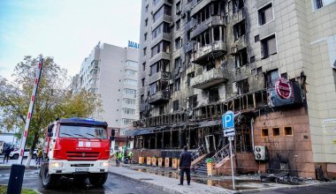 Пожар уничтожил фасад элитного дома в центре Астаны
