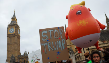 Тысячи людей вышли на протестный марш против Трампа в Лондоне