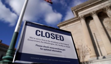 Шатдаун наступил в США: 750 тысяч госслужащих остались без работы