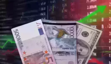 Cколько стоят доллар, евро и рубль в обменниках Казахстана