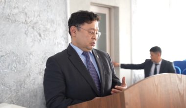 "Странное" поведение чиновника объяснили диабетом в акимате ВКО