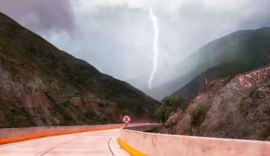 Туман, грозы и пожары: в каких регионах Казахстана объявили штормовое предупреждение