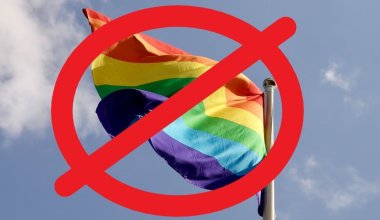Депутат связал детские суициды с "процветанием" ЛГБТ в Казахстане