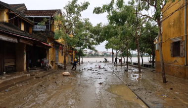 Наводнение унесло десятки жизней во Вьетнаме