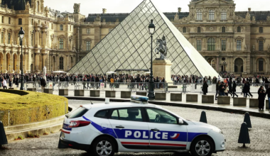 Ограбление Лувра: во Франции задержали еще пятерых подозреваемых