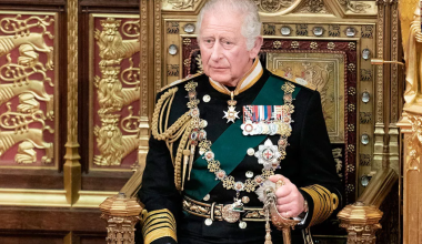 Король Чарльз лишил брата титула и выгнал из Виндзора
