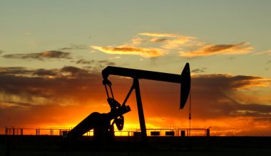 ОПЕК+ заморозит рост добычи нефти на три месяца