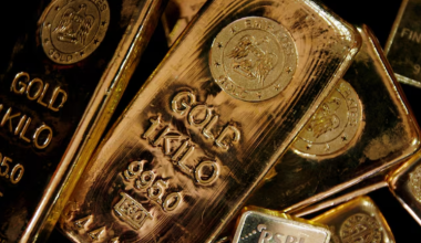 Золото остается стабильным: инвесторы снизили ожидания по ставкам