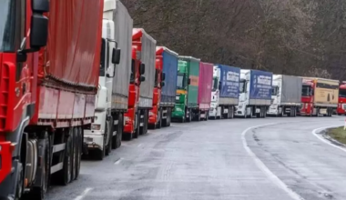 Казахстан и Китай договорились определить дневную потребность перевозчиков в разрешениях