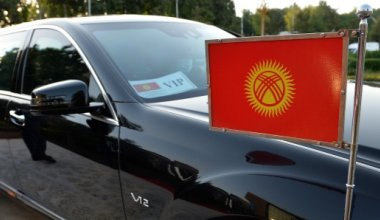 Чиновникам запретили ездить на определенных авто в Кыргызстане