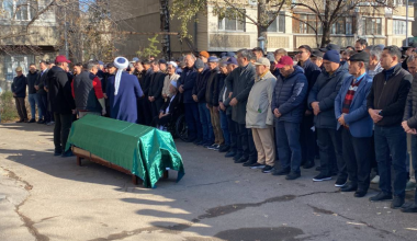 В Алматы простились с журналистом Галымом Доскеном