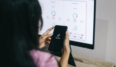 TikTok продолжает массовое удаление роликов казахстанцев