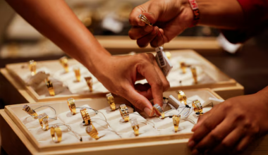 Золото растет в цене на фоне ожиданий инвесторов в США