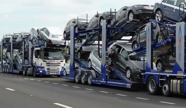 Тысячи автовозов из Китая застряли в Казахстане