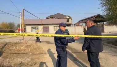 Ни одного взрослого на улице – обстановка возле дома, где погибли 12 человек