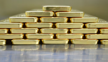 Цены на золото упали на фоне фиксации прибыли инвесторами