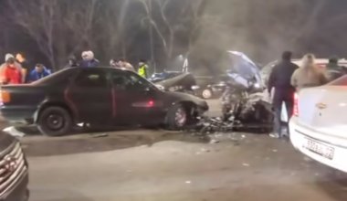 Крупное ДТП в Алматы: четыре автомобиля столкнулись на мосту