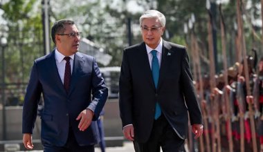 Токаев поздравил Жапарова с успешными парламентскими выборами