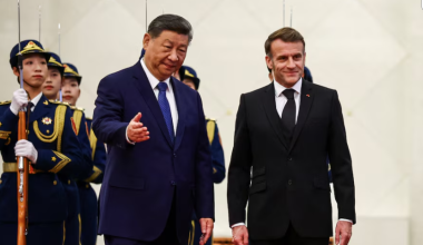 Макрон в гостях у Си Цзиньпина: к чему Франция призывает Китай