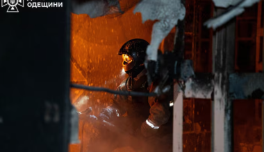 Десятки тысяч человек на юге Украины остались без света и тепла после атак РФ